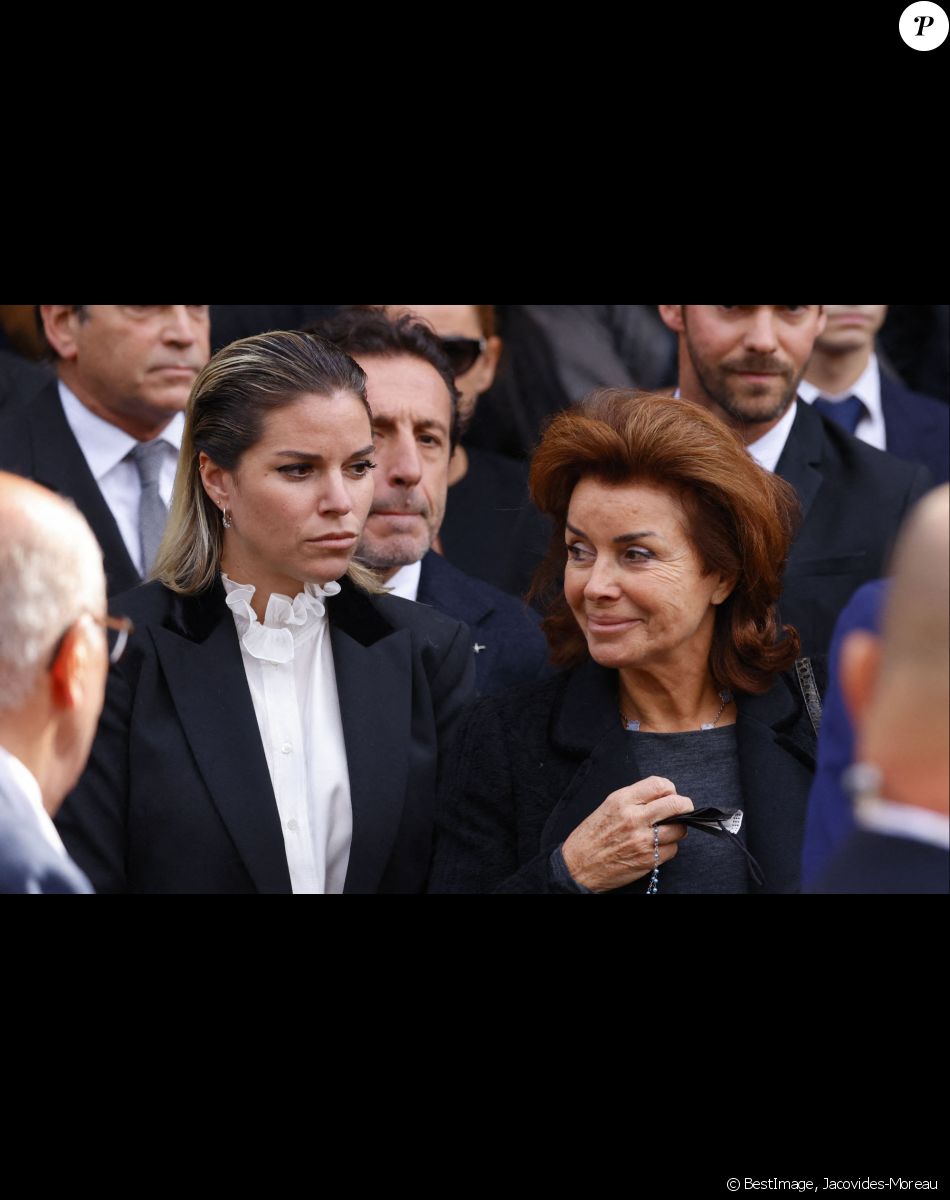 Sophie Tapie et sa mère Dominique Tapie - Sortie de la messe funéraire en hommage à Bernard Tapie en l'église Saint-Germain-des-Prés à Paris. © Jacovides-Moreau / Bestimage