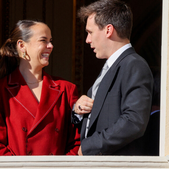 Pauline Ducruet, Camille Gottlieb et Louis Ducruet - La famille princière de Monaco apparaît au balcon du palais lors de la fête nationale de Monaco, le 19 novembre 2021. © Claudia Albuquerque/Bestimage 