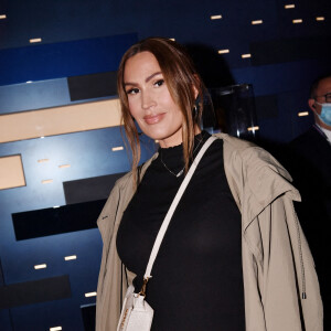Vitaa (enceinte de son 3ème enfant) - People dans les loges lors du huitième de finale aller de la Ligue des champions entre le PSG et le Real Madrid au Parc des Princes à Paris le 15 février 2022. © Rachid Bellak/Bestimage 