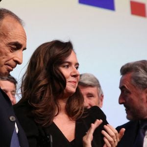 Eric Zemmour et Sarah Knafo au soir du premier tour des élections présidentielles 2022 à la Mutualité à Paris le 10 avril 2022
