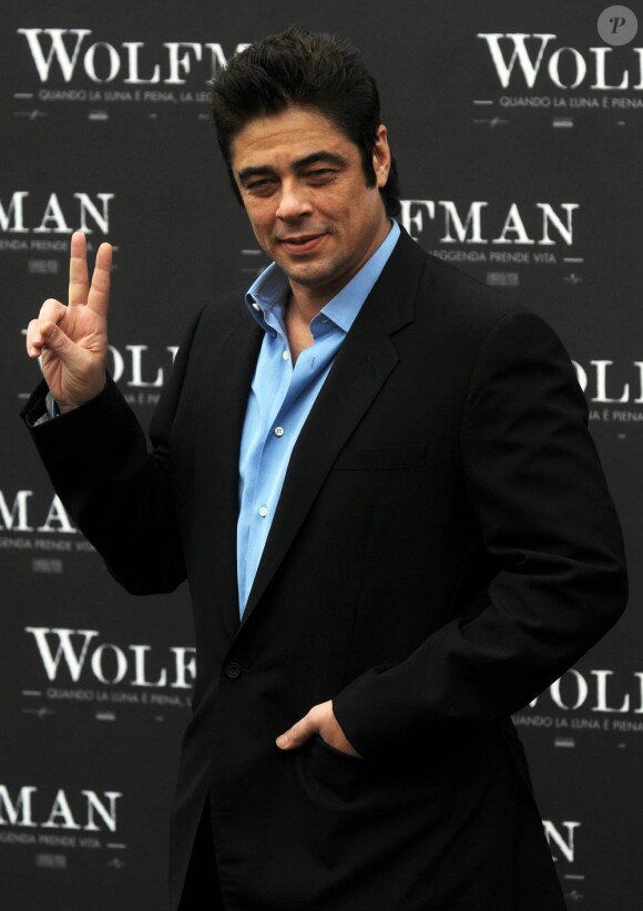 Benicio Del Toro à l'occasion de l'avant-première transalpine de Wolfman, à Rome, en Italie, le 27 janvier 2010.