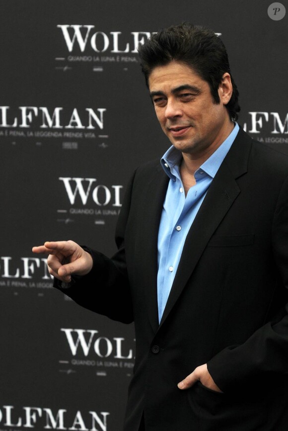 Benicio Del Toro à l'occasion de l'avant-première transalpine de Wolfman, à Rome, en Italie, le 27 janvier 2010.