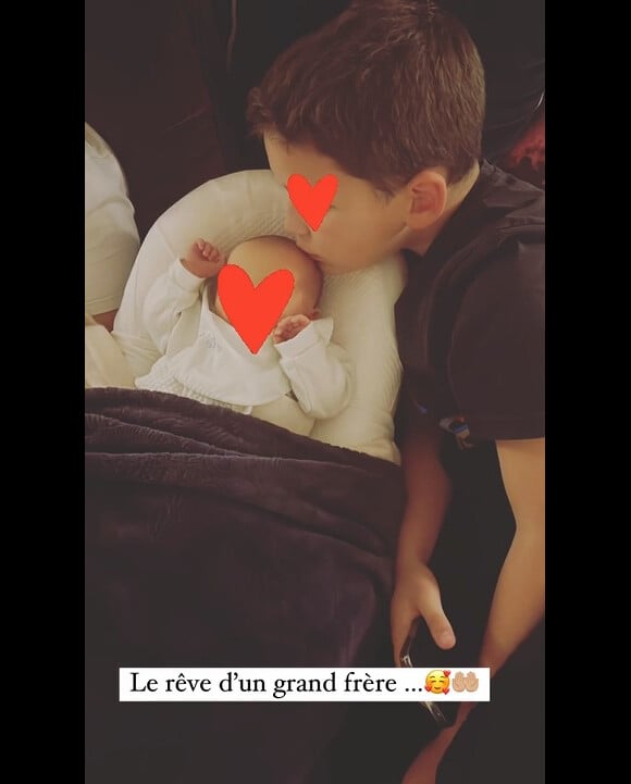 Vitaa a présenté sa petite Noa à ses grands frères, Liham et Adam. @ Instagram / Vitaa