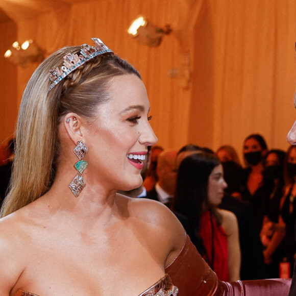 Blake Lively et Ryan Reynolds - Tapis rouge du Met Gala 2022 au Metropolitan Museum of Art de New York. Le 2 mai 2022. @ John Angelillo/UPI/ABACAPRESS.COM