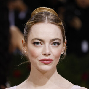 Emma Stone sur le tapis rouge du MET Gala à New York