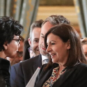 La maire de Paris, Anne Hidalgo accueillie par Rachida Dati, membre du parti Les Republicains (LR) et ancienne candidate aux élections municipales de Paris 2020, à son arrivée à la mairie de Paris pour la réunion du conseil de Paris qui l'élira officiellement après sa victoire aux élections municipales de Paris 2020 le week-end dernier. Le 3 juillet 2020