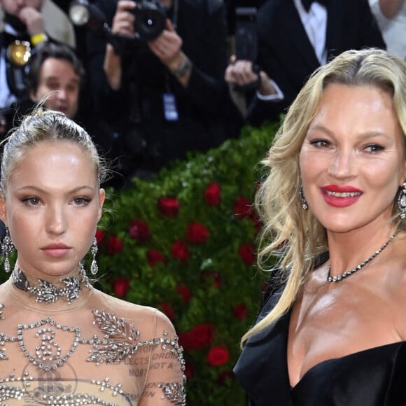 Kate Moss et sa fille Lila Grace arrivent au Met Gala 2022 au Metropolitan Museum of Art à New York. Credit: Doug Peters/EMPICS