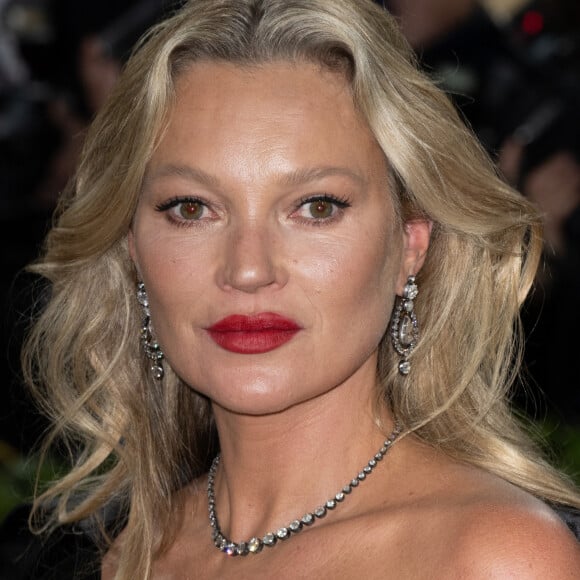 Kate Moss arrive au Met Gala 2022 au Metropolitan Museum of Art à New York.