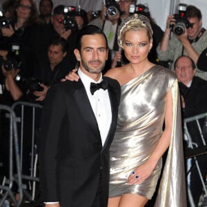 Marc Jacobs et Kate Moss au Met Gala 2009 avec une robe iconique au Metropolitan Museum of Art, à New York City, NY, USA le 4 mai 2009. Photo by Doug Peters/PA Photos/ABACAPRESS.COM