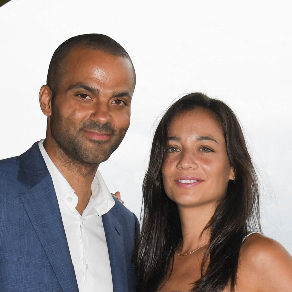 Tony Parker et sa compagne Alizé Lim - Tony Parker devient l'ambassadeur des courses hippiques en France et lance une série sur la chaine Equidia à l'Hippodrome ParisLongchamp. © Coadic Guirec / Bestimage 