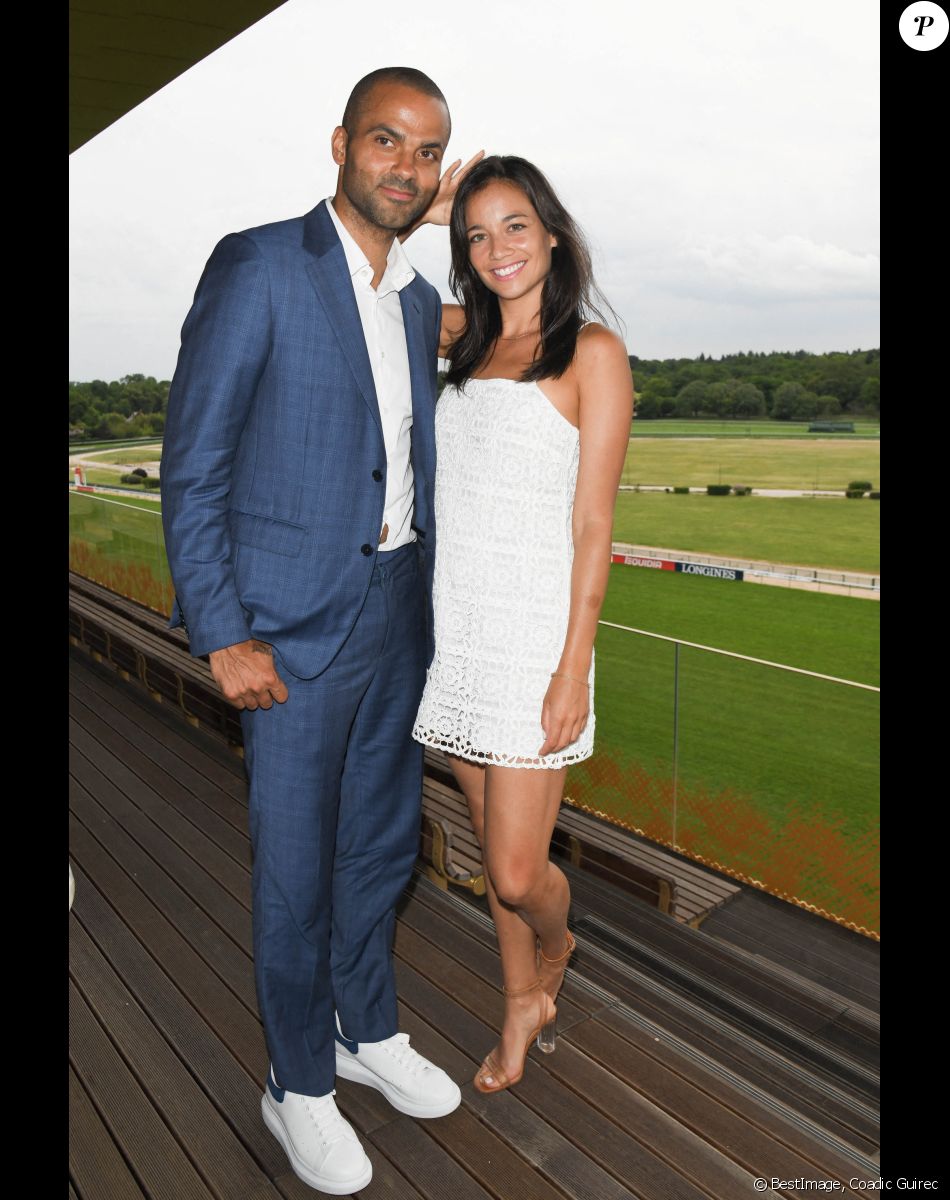 Tony Parker et sa compagne Alizé Lim - Tony Parker devient l'ambassadeur des courses hippiques en France et lance une série sur la chaine Equidia à l'Hippodrome ParisLongchamp le 17 juin 2021. © Coadic Guirec / Bestimage