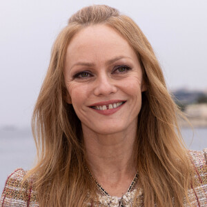 Vanessa Paradis pose avant le défilé croisière Chanel au Monte Carlo Beach à Monaco. Photo by Marco Piovanotto/ABACAPRESS.COM