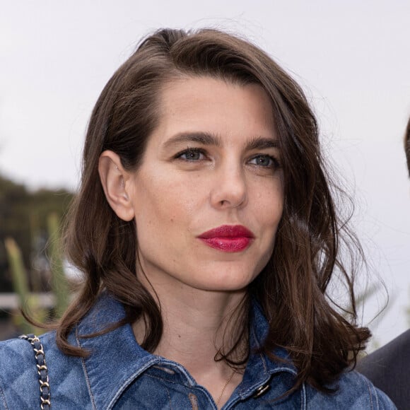 Charlotte Casiraghi pose avant le défilé croisière Chanel Collection 2022-23 au Monte Carlo Beach à Monaco, le 5 mai 2022. Photo by Marco Piovanotto/ABACAPRESS.COM