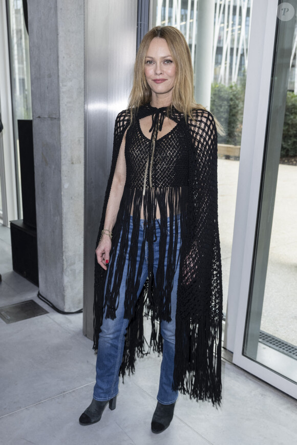 Vanessa Paradis - Défilé de mode "Chanel" en hommage aux métiers d'art au 19M à Aubervilliers. Le 7 décembre 2021 © Olivier Borde / Bestimage 