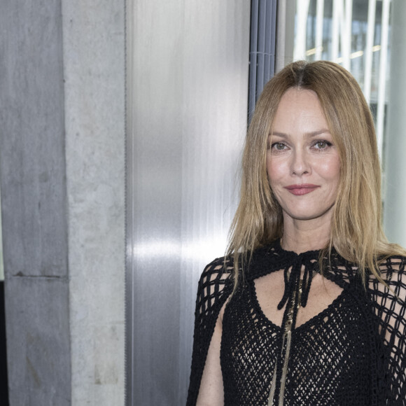 Vanessa Paradis - Défilé de mode "Chanel" en hommage aux métiers d'art au 19M à Aubervilliers. Le 7 décembre 2021 © Olivier Borde / Bestimage 