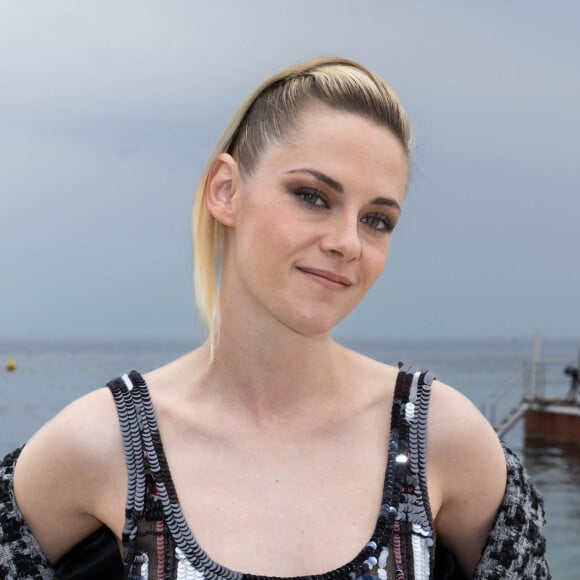 Kirsten Stewart - Les célébrités assistent au défilé croisière Chanel au Monte Carlo Beach à Monaco. © Olivier Borde / Bestimage 