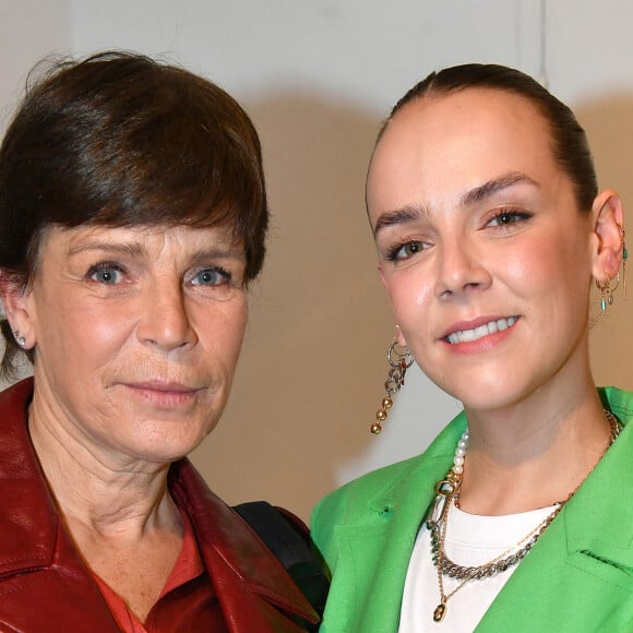 Pauline Ducruet et sa mère la princesse Stéphanie de Monaco - Backstage du défilé Alter Femme Automne/Hiver 2022/2023 lors de la Fashion Week de Paris le 1er mars 2022. © Veeren/Bestimage