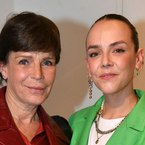 Pauline Ducruet et sa mère la princesse Stéphanie de Monaco - Backstage du défilé Alter Femme Automne/Hiver 2022/2023 lors de la Fashion Week de Paris le 1er mars 2022. © Veeren/Bestimage