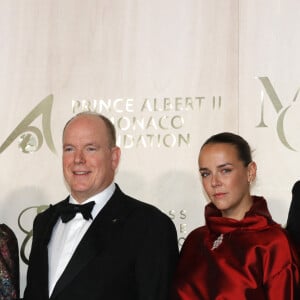 Andréa Casiraghi, sa mère la princesse Caroline de Hanovre, le prince Albert II de Monaco, Pauline Ducruet, son compagnon Maxime Giaccardi - Soirée du 5ème " Monte-Carlo Gala for Planetary Health " au Palais de Monaco, le 23 septembre 2021. Organisé par la Fondation Prince Albert II de Monaco, le " Monte-Carlo Gala for Planetary Health " est dédié à l'Océan, à la Terre et à l'Humanité, mettant en avant cette certitude indiscutable : notre avenir dépend d'écosystèmes sains. Les quatre dernières éditions du Gala de Monte-Carlo ont honoré Leonardo.DiCaprio(2017), Orlando.Bloom (2018),Robert.Redford (2019), et Sting (2020) en reconnaissance de leur travail et de leur engagement exceptionnels pour la préservation de l'environnement. C'est une édition exclusive qui se déroule au Palais Princier à l'occasion du 15ème anniversaire de la Fondation Prince Albert II de Monaco et de la 5ème édition du Monte-Carlo Gala. © Claudia Albuquerque / Bestimage