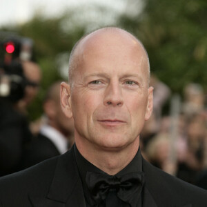 Bruce Willis - Marches du film ''Nos voisins, les hommes'' (Over the Hedge) lors du Festival de Cannes, le 21 mai 2006. 