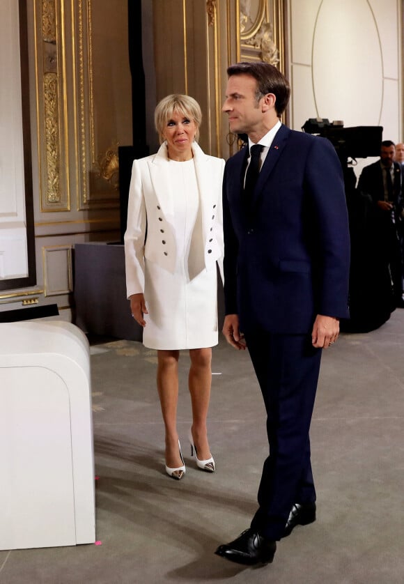 Emmanuel Macron et la première dame Brigitte Macron - Cérémonie d'investiture du président de la République au Palais de l'Elysée à Paris le 7 mai 2022, suite à sa réélection le 24 avril dernier