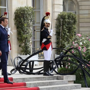 Le président français Emmanuel Macron lors de sa cérémonie d'assermentation pour un second mandat présidentiel, dans les jardins du palais de l'Élysée à Paris, en France, le 7 mai 2022