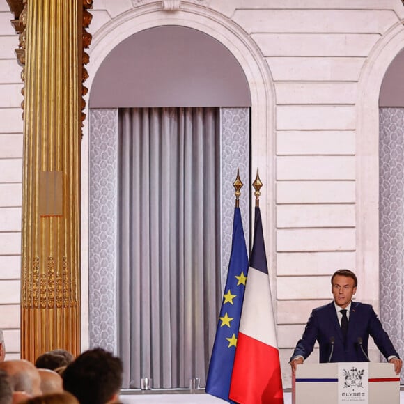 Le président français Emmanuel Macron lors de sa cérémonie d'assermentation pour un second mandat présidentiel, dans les jardins du palais de l'Élysée à Paris, en France, le 7 mai 2022