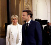 Emmanuel Macron et la première dame Brigitte Macron - Cérémonie d'investiture du président de la République, au Palais de l'Elysée à Paris suite à sa réélection.