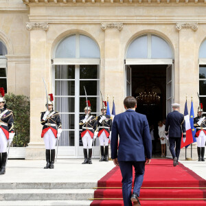 Le président français Emmanuel Macron lors de sa cérémonie d'assermentation pour un second mandat présidentiel, dans les jardins du palais de l'Élysée à Paris, en France, le 7 mai 2022