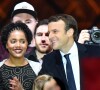 Emmanuel Macron et Emma (fille de Laurence Auzière) - Le président-élu, Emmanuel Macron, prononce son discours devant la pyramide au musée du Louvre à Paris, après sa victoire lors du deuxième tour de l'élection présidentielle le 7 mai 2017.