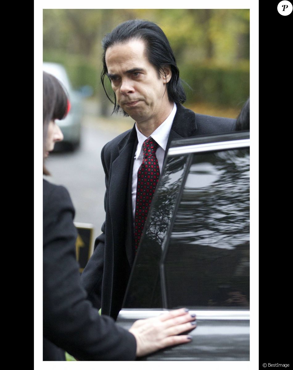 Rétro - Décès de Jethro Lazenby, fils de Nick Cave - Nick Cave et sa femme Susie arrivent au bureau de médecine légale pour connaitre les circonstances du décès de leur fils Arthur à Brighton le 9 novembre 2015.