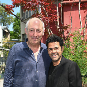 Exclusif - Sam Karmann et Jamel Debbouze - Remise du prix Adami de l'artiste citoyen à Jamel Debbouze au Bar à Bulles à Paris, France, le 9 mai 2022. © Coadic Guirec/Bestimage 