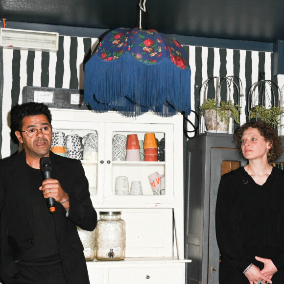 Exclusif - Jamel Debbouze, Annelise Clément, Pierre Lescure, président du festival de Cannes et Bruno Boutleux (directeur général Gérant chez Adami) - Remise du prix Adami de l'artiste citoyen à Jamel Debbouze au Bar à Bulles à Paris, France, le 9 mai 2022. © Coadic Guirec/Bestimage 