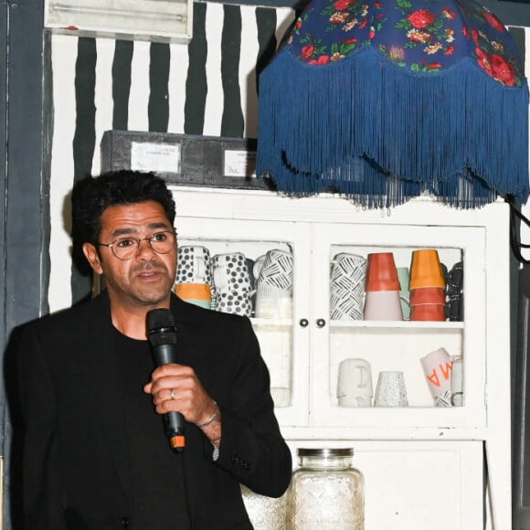 Exclusif - Jamel Debbouze, Annelise Clément, Pierre Lescure, président du festival de Cannes et Bruno Boutleux (directeur général Gérant chez Adami) - Remise du prix Adami de l'artiste citoyen à Jamel Debbouze au Bar à Bulles à Paris, France, le 9 mai 2022. © Coadic Guirec/Bestimage 