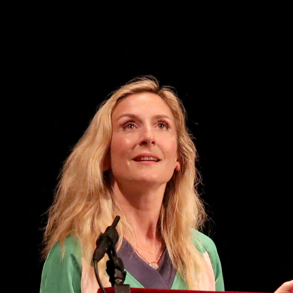 Exclusif - Camille Chamoux sur scène - " Une soirée en Absurdie ", organisée par Stéphane de Groodt au profit de l'association AMC France-Ukraine au Théâtre de l'Oeuvre à Paris le 10 Mai 2022. © Bertrand Rindoff / Bestimage 