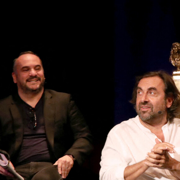 Exclusif - François-Xavier Demaison et André Manoukian - " Une soirée en Absurdie ", organisée par Stéphane de Groodt au profit de l'association AMC France-Ukraine au Théâtre de l'Oeuvre à Paris le 10 Mai 2022. © Bertrand Rindoff / Bestimage 