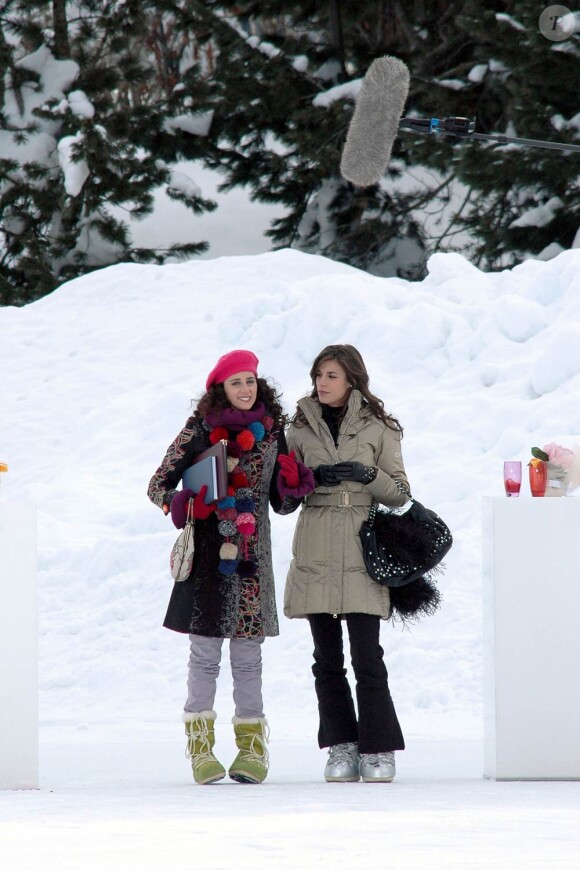 Elisabetta Canalis en plein tournage en Suisse, le 28 janvier 2010