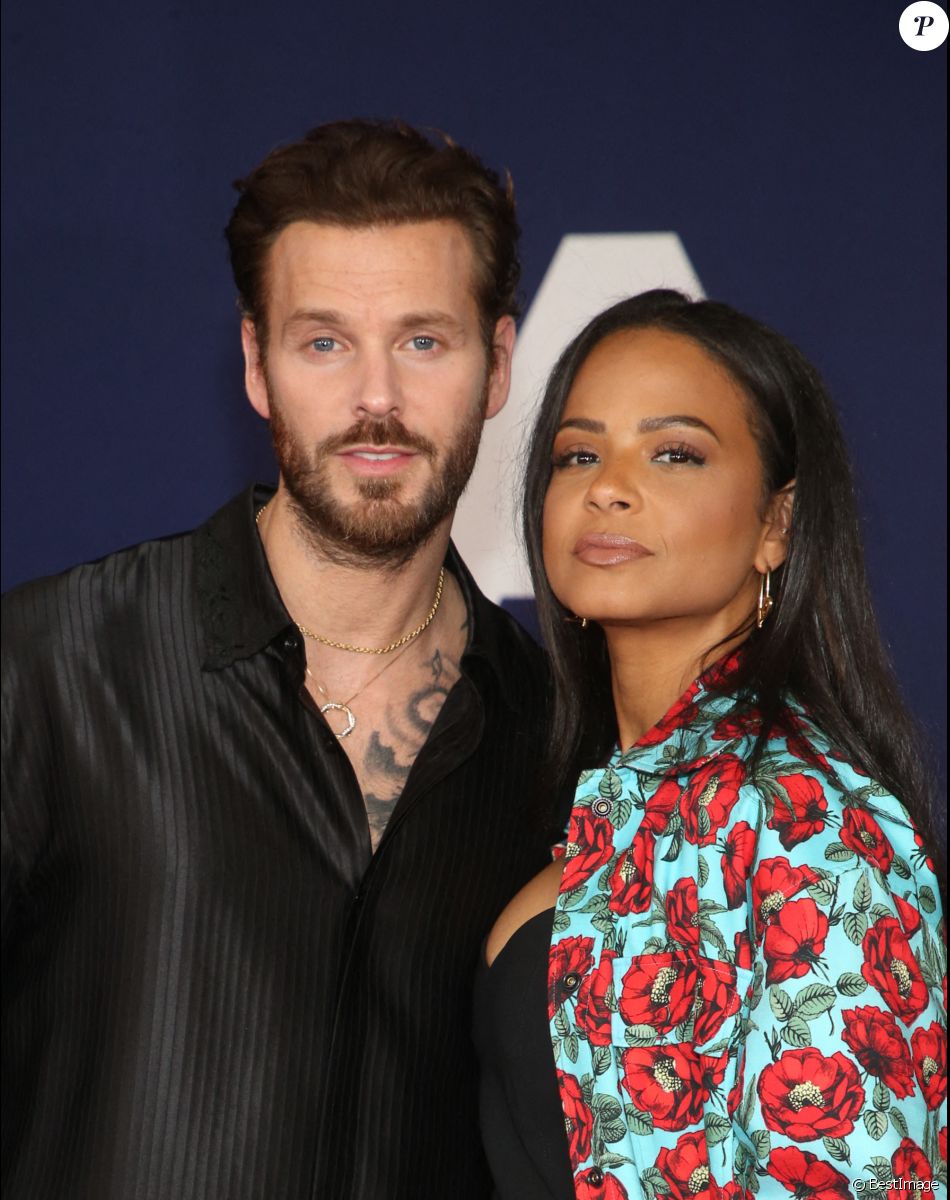 Matt Pokora et sa femme Christina Milian au photocall lors de la première du film "Ambulance" à Los Angeles le 4 avril 2022.