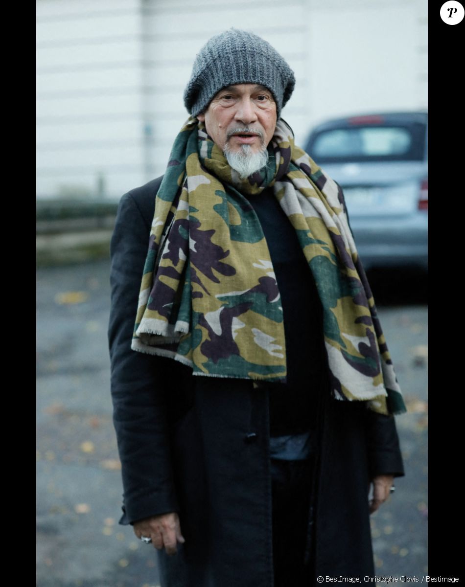 Exclusif - Florent Pagny - Sorties de l'émission "Vivement Dimanche" qui sera diffusée le 21 novembre 2021 au studio Gabriel à Paris, France, le 03 novembre 2021. © Christophe Clovis / Bestimage