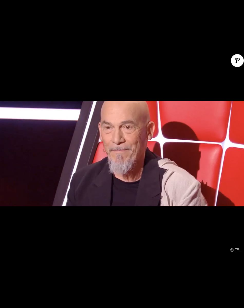 Florent Pagny apparaît le crâne rasé dans "The Voice", lors des super cross-battles - TF1