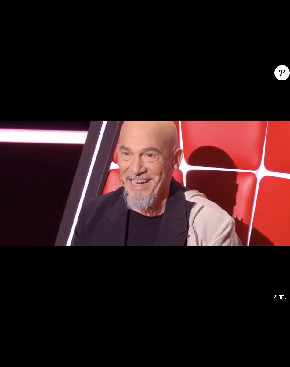 Florent Pagny apparaît le crâne rasé dans "The Voice", lors des super cross-battles - TF1