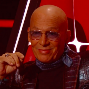 Florent Pagny dans The Voice 2022, les demi-finales ce 14 ami 2022. Malgré sa bataille contre le cancer, il assure le show avec ses collègues coaches et les talents