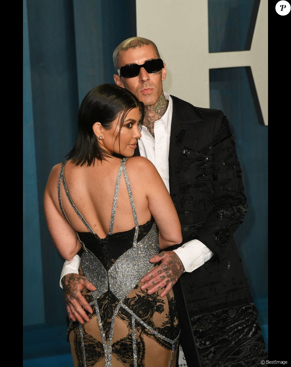 Kourtney Kardashian et son fiancé Travis Barker au photocall de la soirée "Vanity Fair" lors de la 94ème édition de la cérémonie des Oscars au Wallis Annenberg Center for the Performing Arts dans le quartier de Beverly Hills, à Los Angeles, Californie, Etats-Unis, le 27 mars 2022. © imageSPACE/Zuma Press/Bestimage