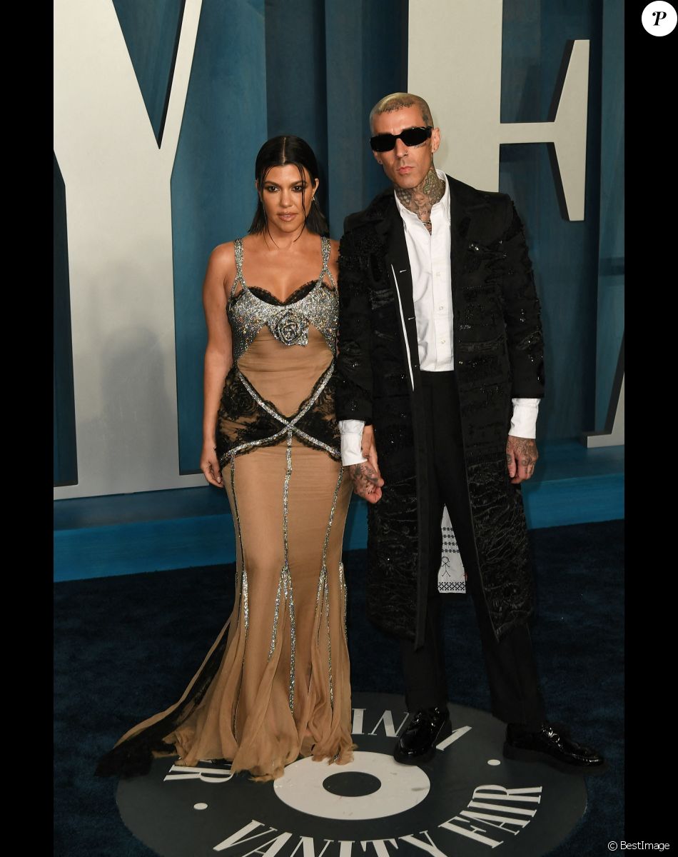 Kourtney Kardashian et son fiancé Travis Barker au photocall de la soirée "Vanity Fair" lors de la 94ème édition de la cérémonie des Oscars au Wallis Annenberg Center for the Performing Arts dans le quartier de Beverly Hills, à Los Angeles, Californie, Etats-Unis, le 27 mars 2022. © imageSPACE/Zuma Press/Bestimage
