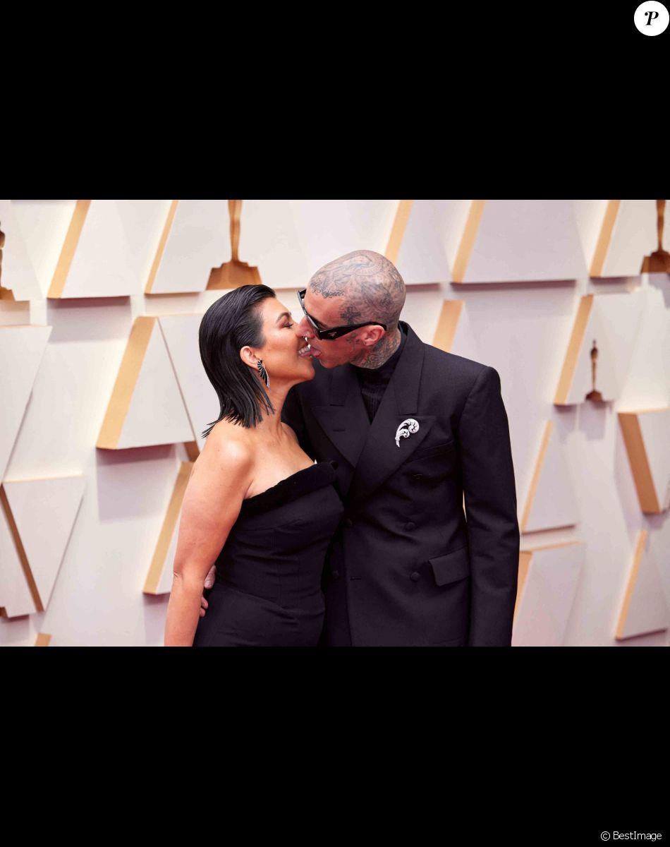 Kourtney Kardashian et Travis Barker lors de la 94ème édition de la cérémonie des Oscars au théâtre Dolby, à Los Angeles, Californie, Etats-Unis, le 27 mars 2022.