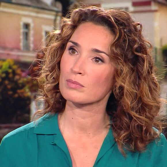 Illustration du 1er journal de 13h présenté par Marie-Sophie Lacarrau et diffusé sur TF1 en direct , Paris