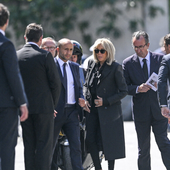 La première dame française, Brigitte Macron et José Pietroboni, chef du protocole - Obsèques d'Antoine Alléno (fils du chef cuisinier français, trois étoiles au Guide Michelin Yannick Alléno) en la collégiale Notre-Dame de Poissy, France, le 13 mai 2022. © Jean-Baptiste Autissier/Panoramic/Bestimage 