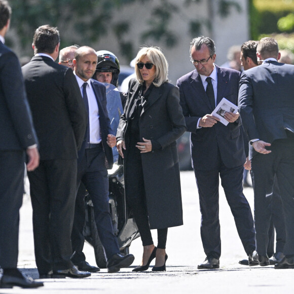 La première dame française, Brigitte Macron et José Pietroboni, chef du protocole - Obsèques d'Antoine Alléno (fils du chef cuisinier français, trois étoiles au Guide Michelin Yannick Alléno) en la collégiale Notre-Dame de Poissy, France, le 13 mai 2022. © Jean-Baptiste Autissier/Panoramic/Bestimage 