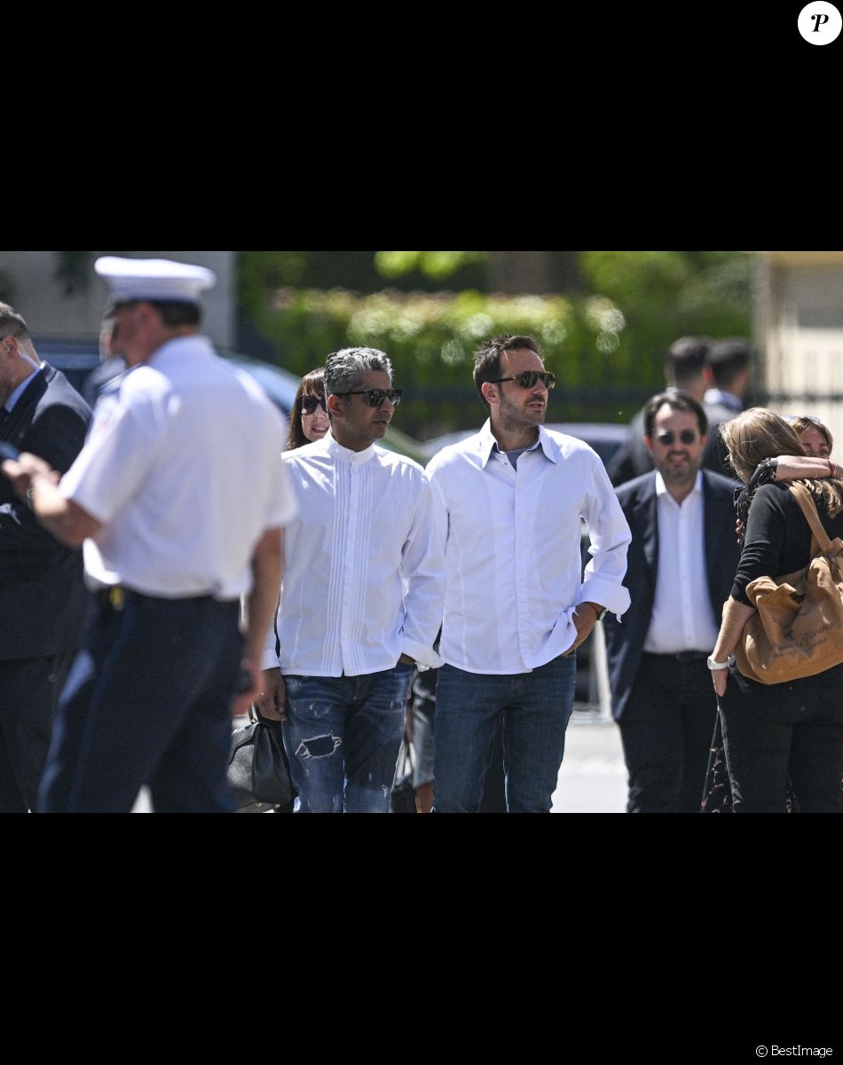 Le chef pâtissier Christophe Michalak et sa femme Dephine - Obsèques d'Antoine Alléno (fils du chef cuisinier français, trois étoiles au Guide Michelin Yannick Alléno) en la collégiale Notre-Dame de Poissy, France, le 13 mai 2022. © Jean-Baptiste Autissier/Panoramic/Bestimage