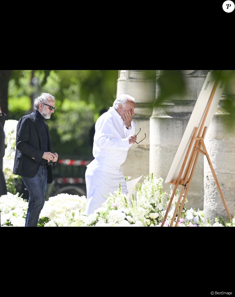 Le chef Alain Ducasse - Obsèques d'Antoine Alléno (fils du chef cuisinier français, trois étoiles au Guide Michelin Yannick Alléno) en la collégiale Notre-Dame de Poissy, France, le 13 mai 2022. © Jean-Baptiste Autissier/Panoramic/Bestimage